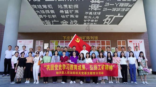 “家庭贫困学子放心报考郑州大学，你的第一年学费我来出！”1月21日，张雪峰宣布将向郑州大学捐款300万元资助贫困新生。